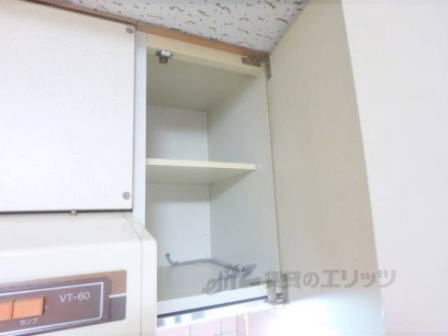 キッチン　上部収納