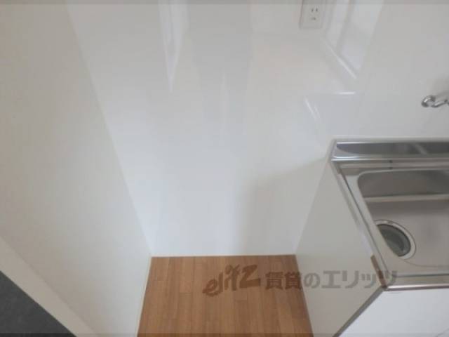 冷蔵庫置場　ガラス戸