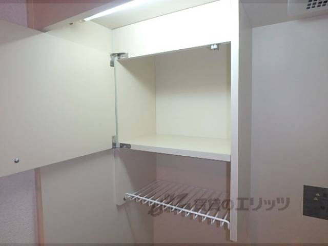 キッチン　上部収納