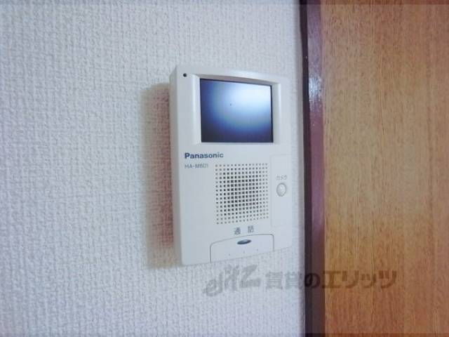 モニターホン　来客の顔が見えるので安心ですね