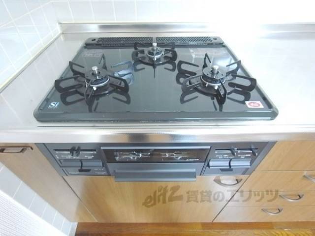 キッチン　３口ガスコンロ付システムキッチン