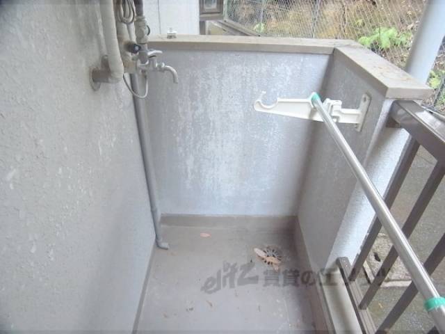 洗濯機置場　ベランダに洗濯機設置可能