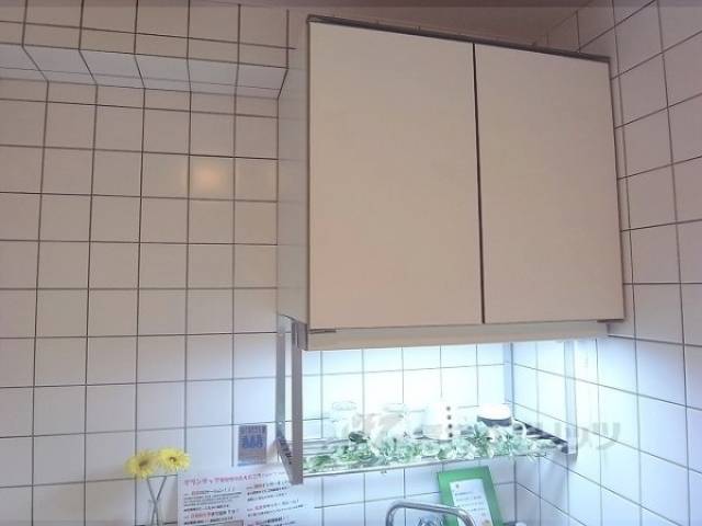 収納　キッチン上部