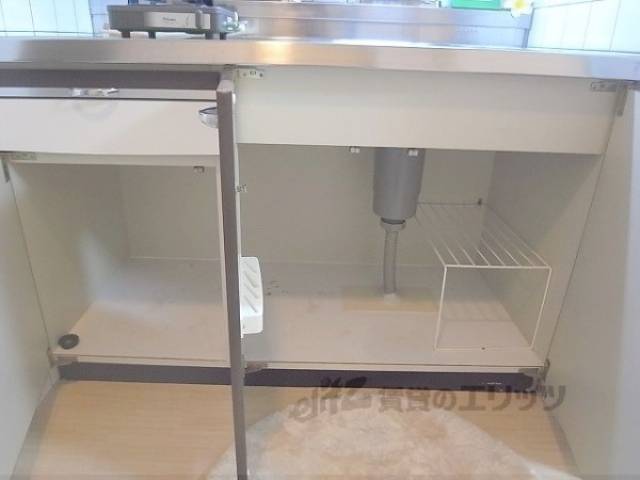 収納　キッチン下部