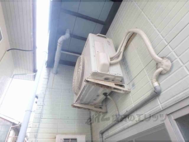 ベランダ　室外機