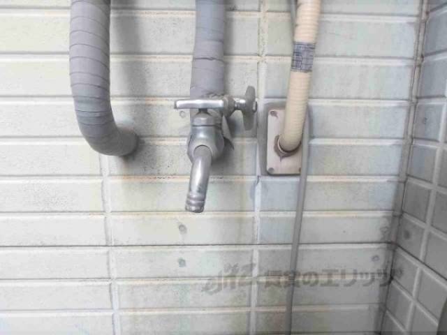 ベランダ　洗濯機蛇口