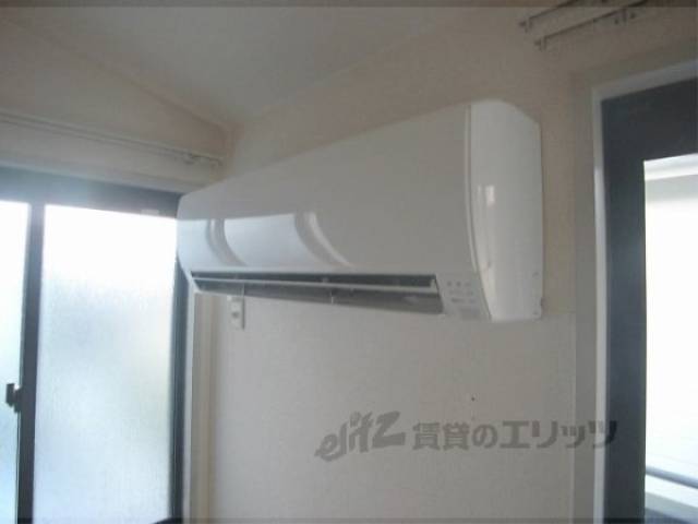 エアコン　夏も冬も快適に過ごせますね。