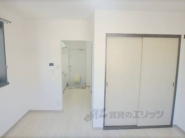 洋室　1階でも部屋の真ん中まで日が差し込みます