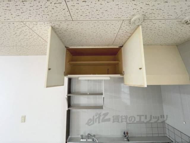 キッチン　上部収納
