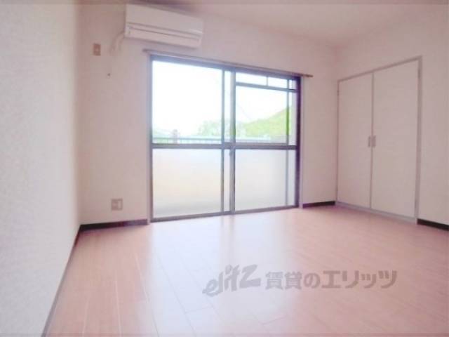 洋室　お部屋広めです。