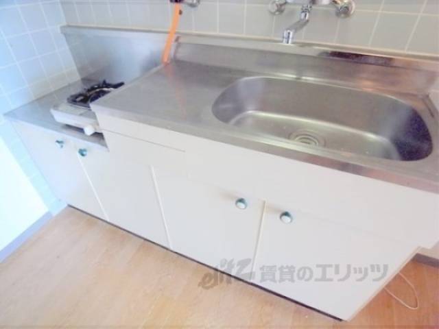 キッチン　キッチンも広め。