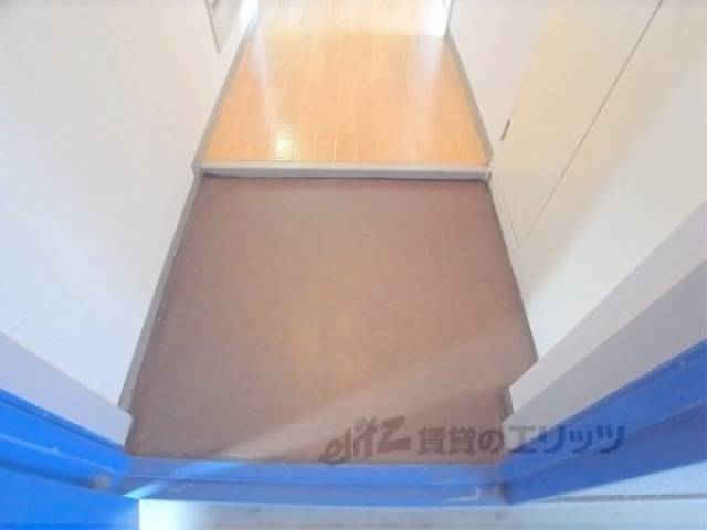 玄関　８帖のお部屋です。