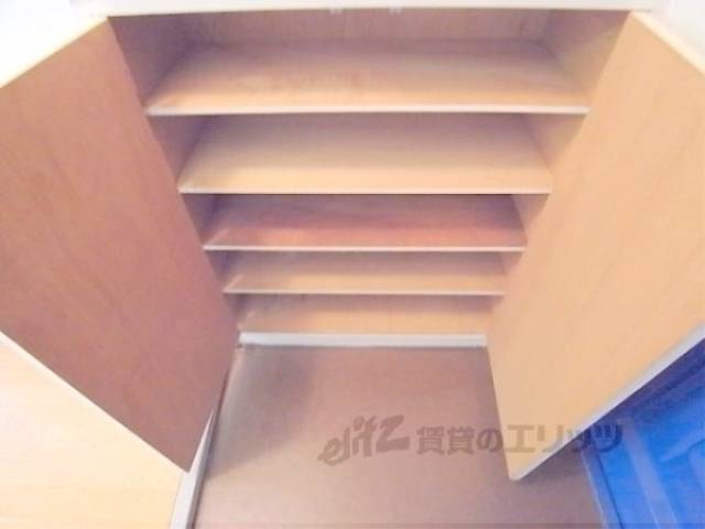 下駄箱　一人暮らしには十分な広さです。