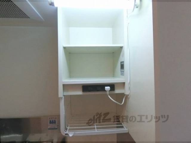 収納　キッチン上部棚