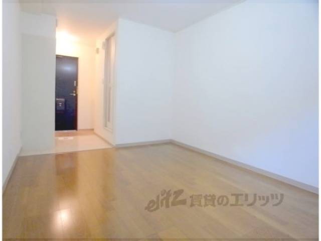 居室　家具の置き方次第であなただけのお部屋に。
