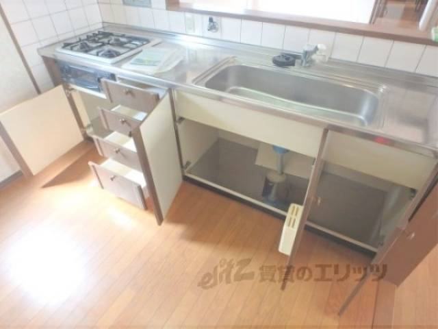 キッチン　収納下