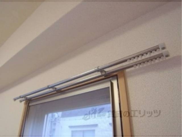 採光窓カーテンレール