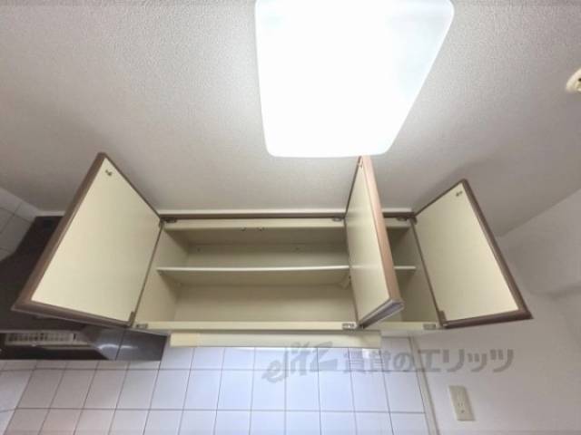 キッチン　上部収納