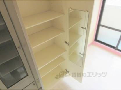 キッチン　食器棚