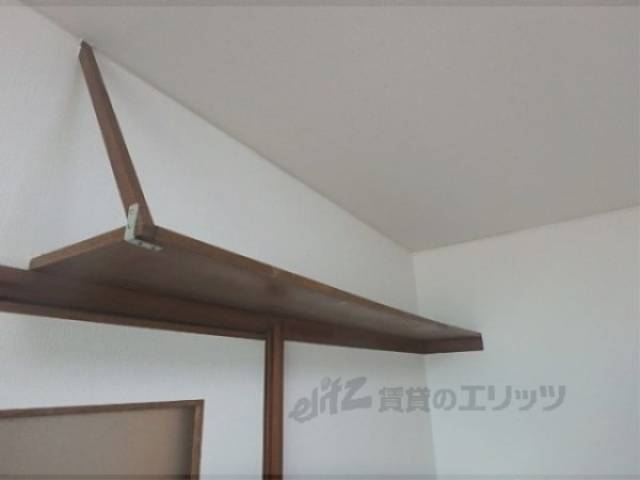 居室　吊戸棚
