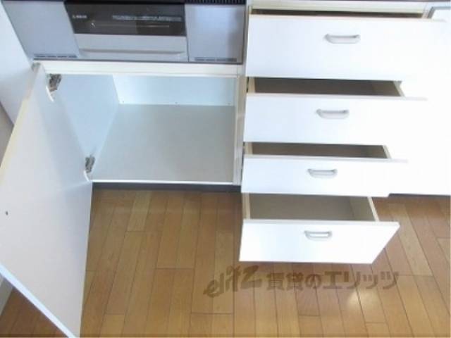 キッチン　下部収納