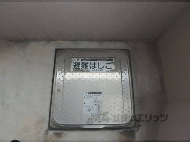 ベランダ　避難はしご