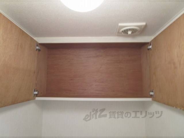 トイレ　トイレ上収納