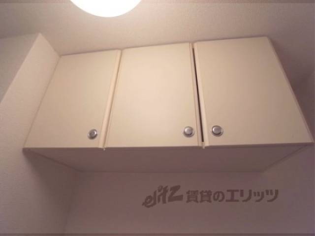 玄関　上部収納