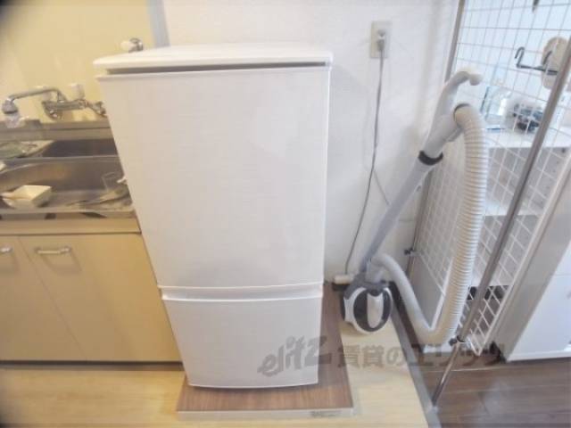 洗濯機置場　洗濯機置く場合は右隣に冷蔵庫を置きます