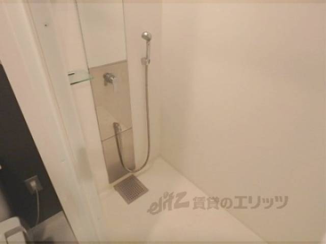 風呂　シャワー室