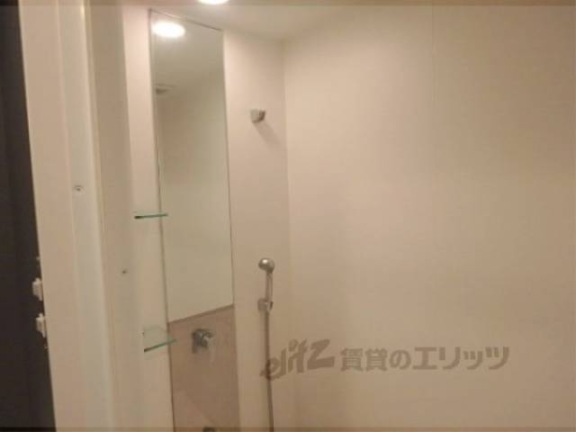 風呂　シャワー室