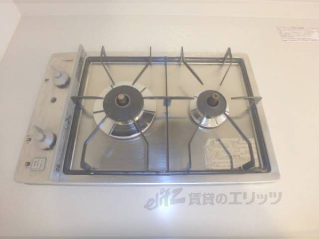 キッチン　コンロ　目隠しカーテン付き