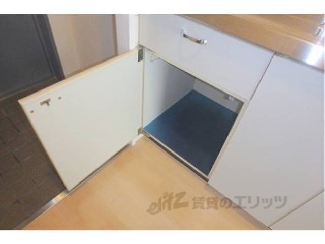 収納　上部収納