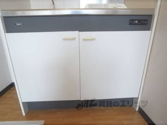 収納　キッチン下部