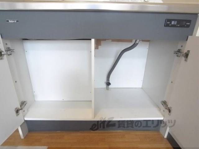 収納　キッチン下部