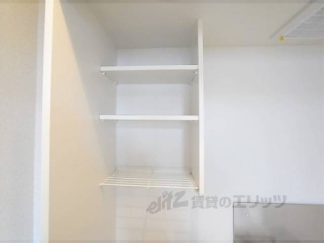 収納　キッチン上部