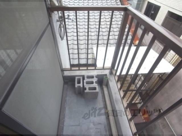 洗濯機置場　ベランダに設置可能です