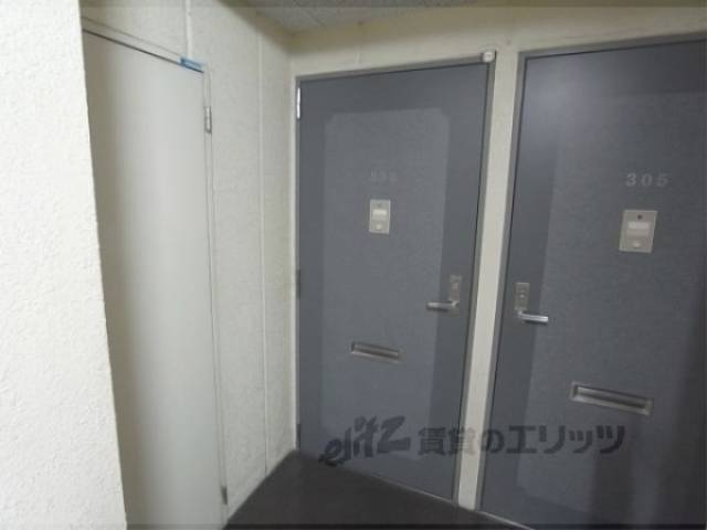 玄関　玄関扉です