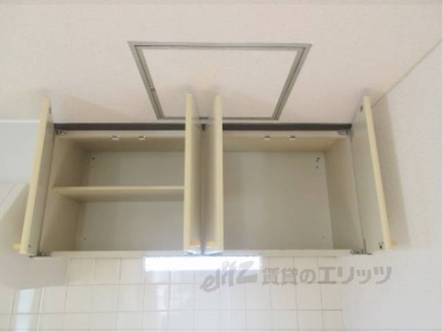 キッチン　上部収納