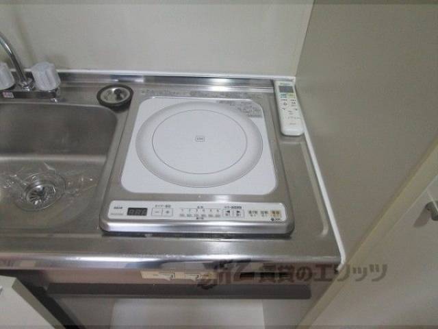 コンロ　キッチン下の収納