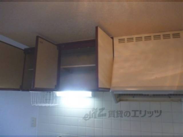 収納 キッチンの上部