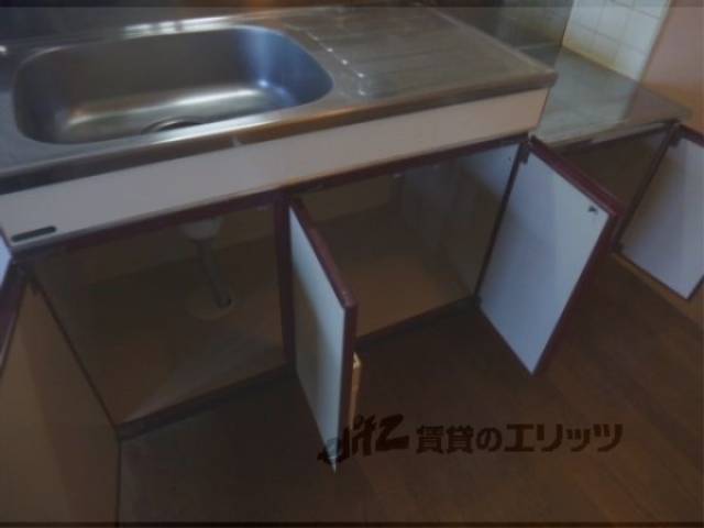 収納 キッチンの下部