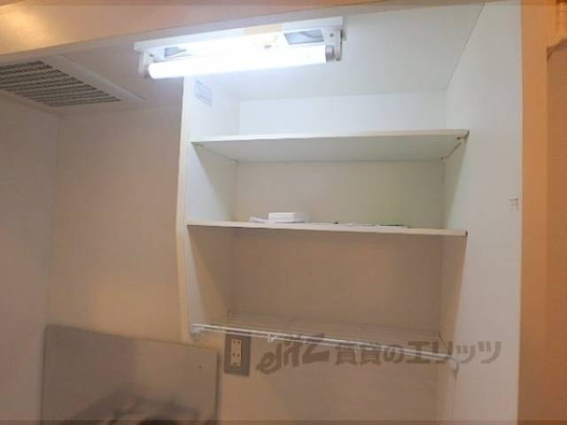 冷蔵庫置場　収納