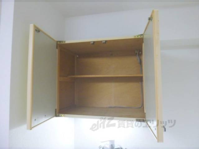 収納棚の上部