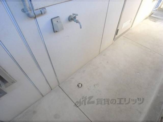 洗濯機置場　共同廊下に設置