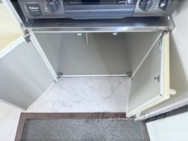 収納　キッチン下