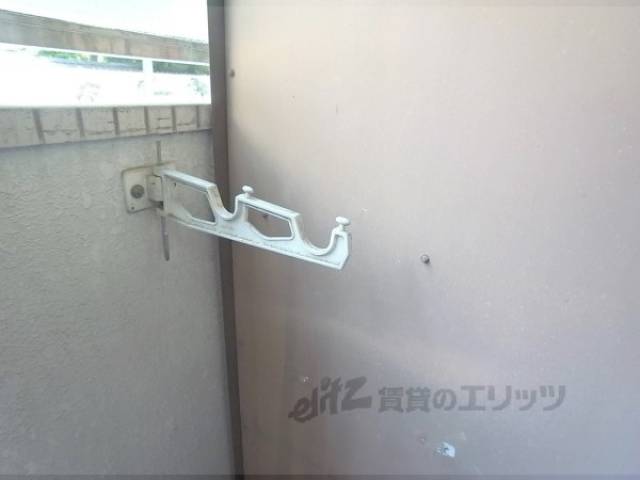 ベランダ　物干しざお