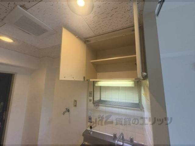 キッチン　収納上部