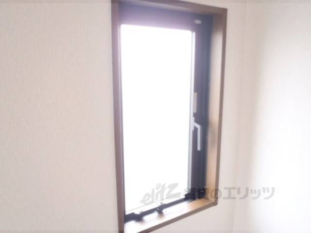 洋室　角部屋で出窓があります