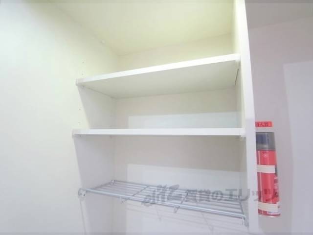 収納　キッチン上部